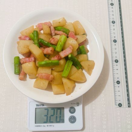 アスパラとじゃがいもとベーコンの炒め物 320g