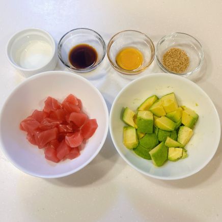 アボカドとマグロのサラダの材料