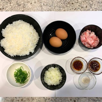 豚カルビチャーハンの材料