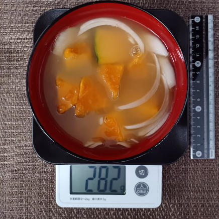 かぼちゃと玉ねぎの味噌汁 282g