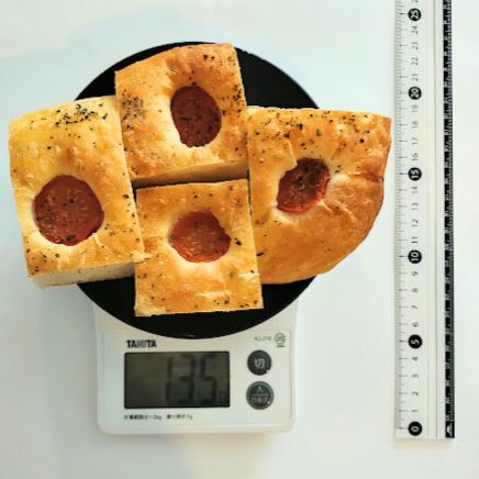 中皿1皿分のトマトフォカッチャ(4切れ) 135g