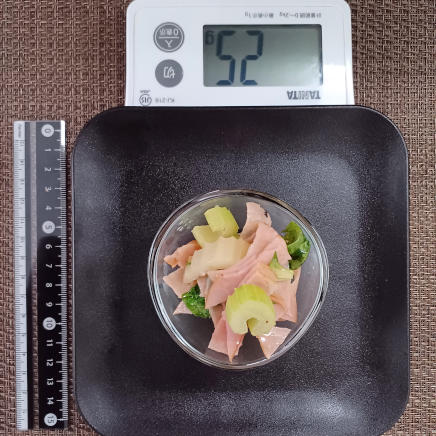 おつまみ皿1杯分のセロリとハムの炒め物 25g