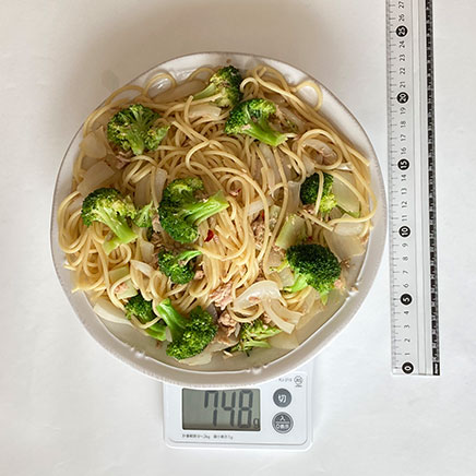 2人前のブロッコリーとツナのパスタ 748g
