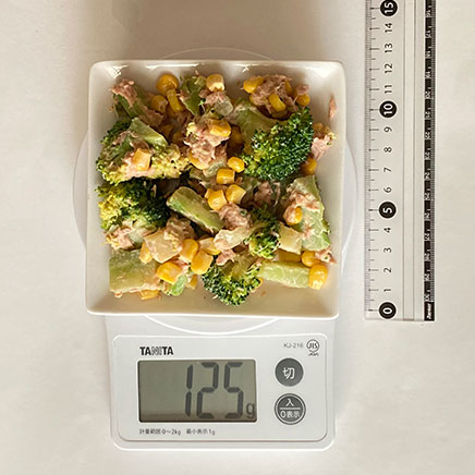 1人前のブロッコリーとツナのコーンサラダ 125