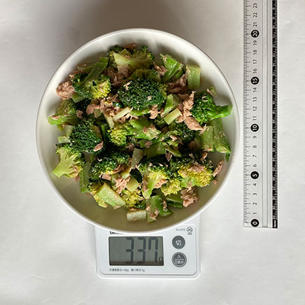 3人前のブロッコリーとシーチキンのサラダ 337g