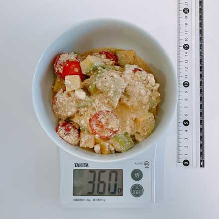 3人前のアボカドとカッテージチーズのサラダ 360g