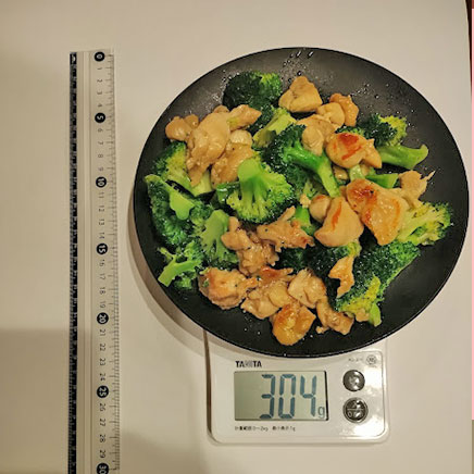 2人前のブロッコリーと鶏肉の中華炒め 304g