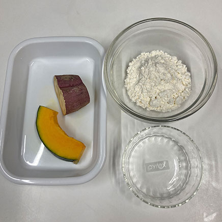 1人分のかぼちゃとさつまいものかき揚げに使った材料