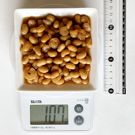小皿に取り分けた、えびと大豆の甘煮 107g