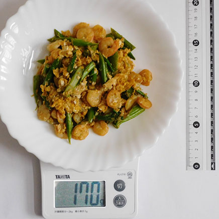 1人前のえびとアスパラと卵のガーリック炒め 170g