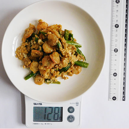 中皿のえびとアスパラと卵のガーリック炒め 128g