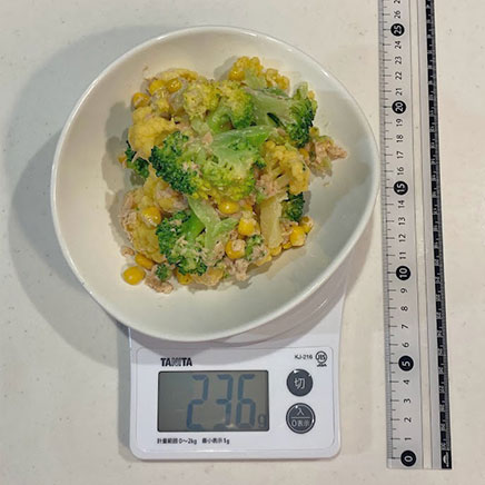 1人前のブロッコリーとカリフラワーのツナサラダ 236g