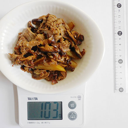 小皿の牛肉とじゃがいもの炒め物 103g