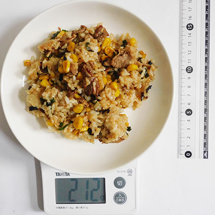 中皿の牛肉とコーンのガーリックライス 212g