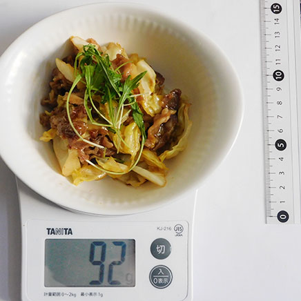 小皿の牛肉とキャベツのオイスター炒め 92g