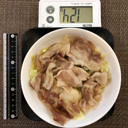 中皿一杯分の豚肉とキャベツのレンジ蒸 124g