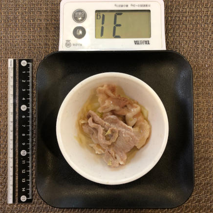 小鉢一杯分の豚肉とキャベツのレンジ蒸し 31g
