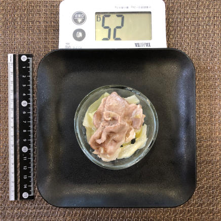 おつまみ皿一杯分の豚肉とキャベツのレンジ蒸し 25g