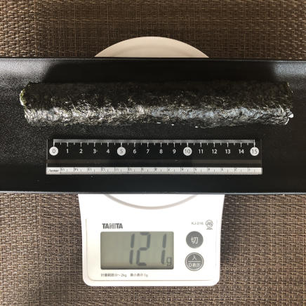 1本のツナマヨの細巻き 121g