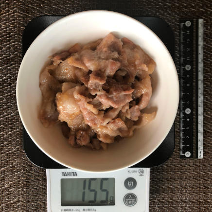 中皿1杯の豚こまの生姜焼き 155g