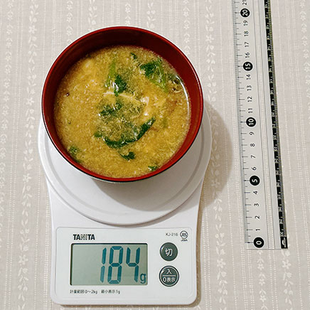 小さめのお椀に入れた明日葉の卵スープ 184g