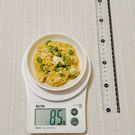 小皿に乗せたグリンピースの卵とじ 85g