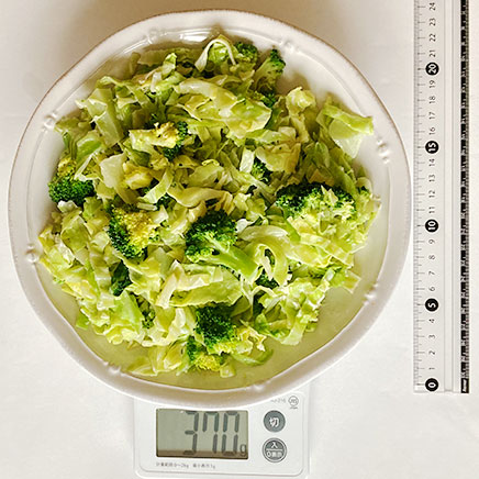 4人前のキャベツとブロッコリーのサラダ 370g
