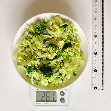 3人前のキャベツとブロッコリーのサラダ 261g