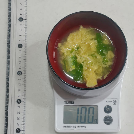 100gの山東菜と卵のスープ