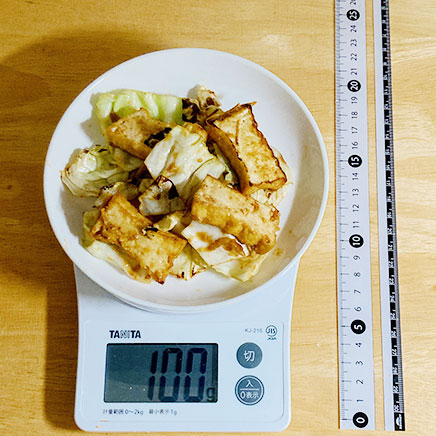 100gのキャベツと厚揚げの味噌炒め