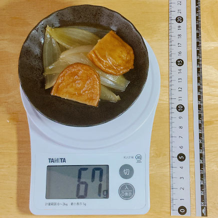 小皿1皿分の玉ねぎとさつま揚げの煮物 67g