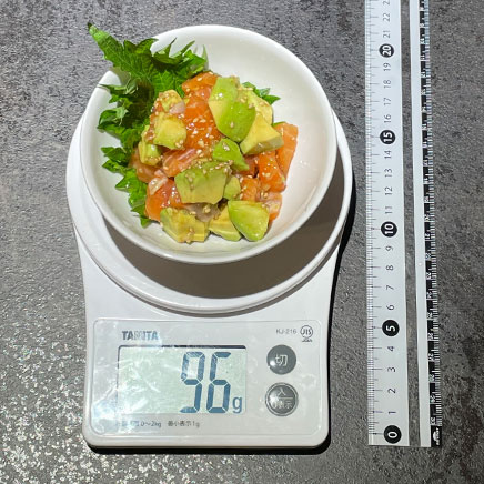 1人前のアボカドとサーモンのポキ 96g