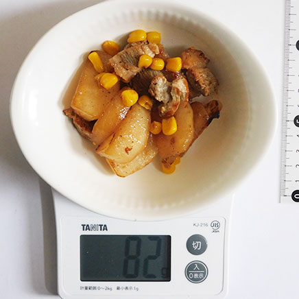 小皿のかぶと豚肉の炒め物 82g