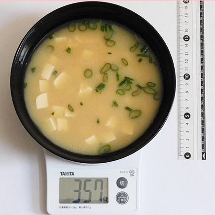 2人分のあさつきと豆腐の味噌汁 357g