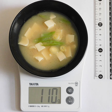 小さいお椀の十六ささげと豆腐の味噌汁 110g