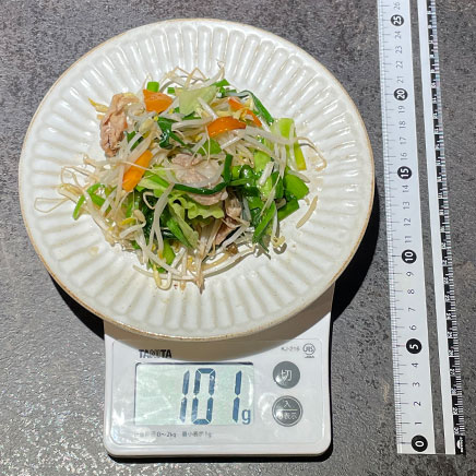 1人前のニラともやしの野菜炒め 101g