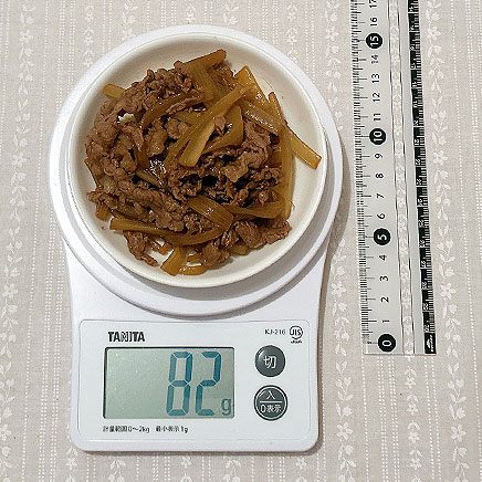 小皿に乗せた山うどと牛肉の時雨煮 82g