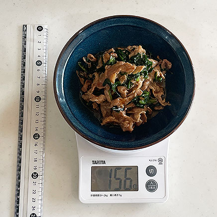 中皿1皿分のニラと豚肉の炒め物 156g