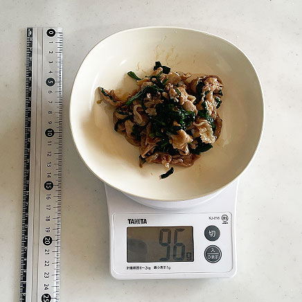 小皿1皿分のニラと豚肉の炒め物 96g
