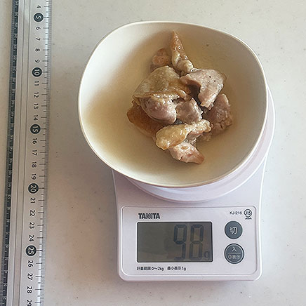 小皿1皿分の鶏肉のレモン風味炒め 98g