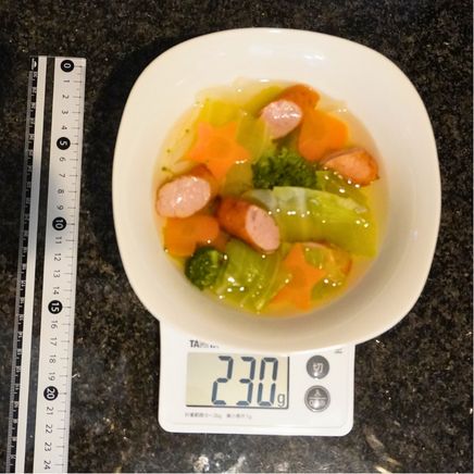 1人前のキャベツとウインナーのスープ 230g