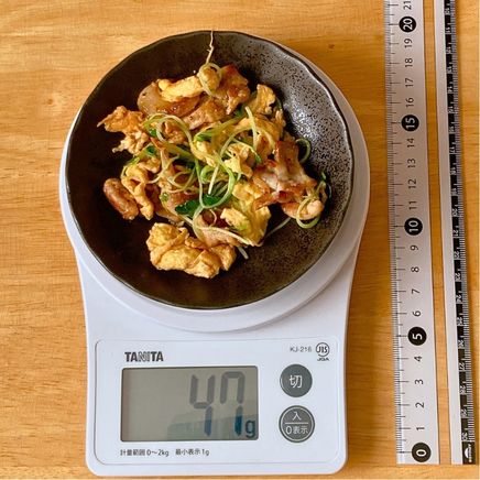 小皿1皿分のかいわれ大根と卵の豚肉炒め 47g
