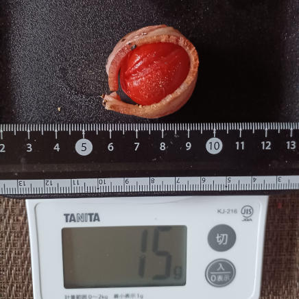 1個のミニトマトのベーコン巻き 15g