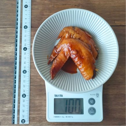 2本の鶏手羽先の醬油煮込み 100g