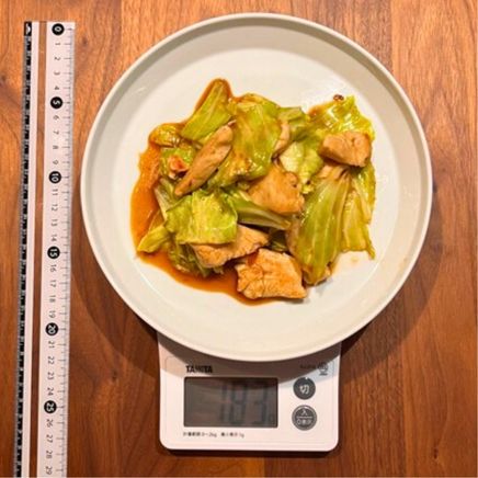 1人前の鶏胸肉とキャベツの炒め物 183g