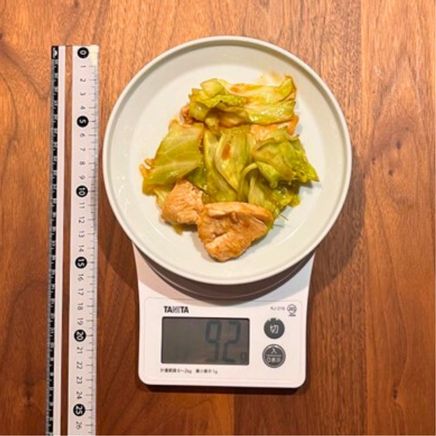 小皿1杯分の鶏胸肉とキャベツの炒め物 92g