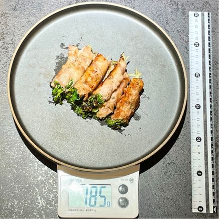 大皿1皿分のかいわれ大根の豚肉巻き 185g