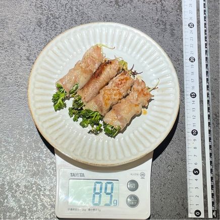 中皿1皿分のかいわれ大根の豚肉巻き 89g
