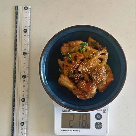 中皿1皿分の鶏もも肉とれんこんの甘辛炒め 218g