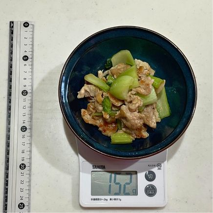 中皿1杯分のチンゲン菜と豚肉の塩炒め 152g